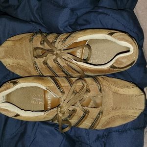 Sketchers sneakers size 10